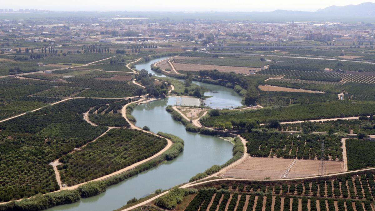 Vista aérea de la Ribera Baixa con el Xúquer en primer plano.