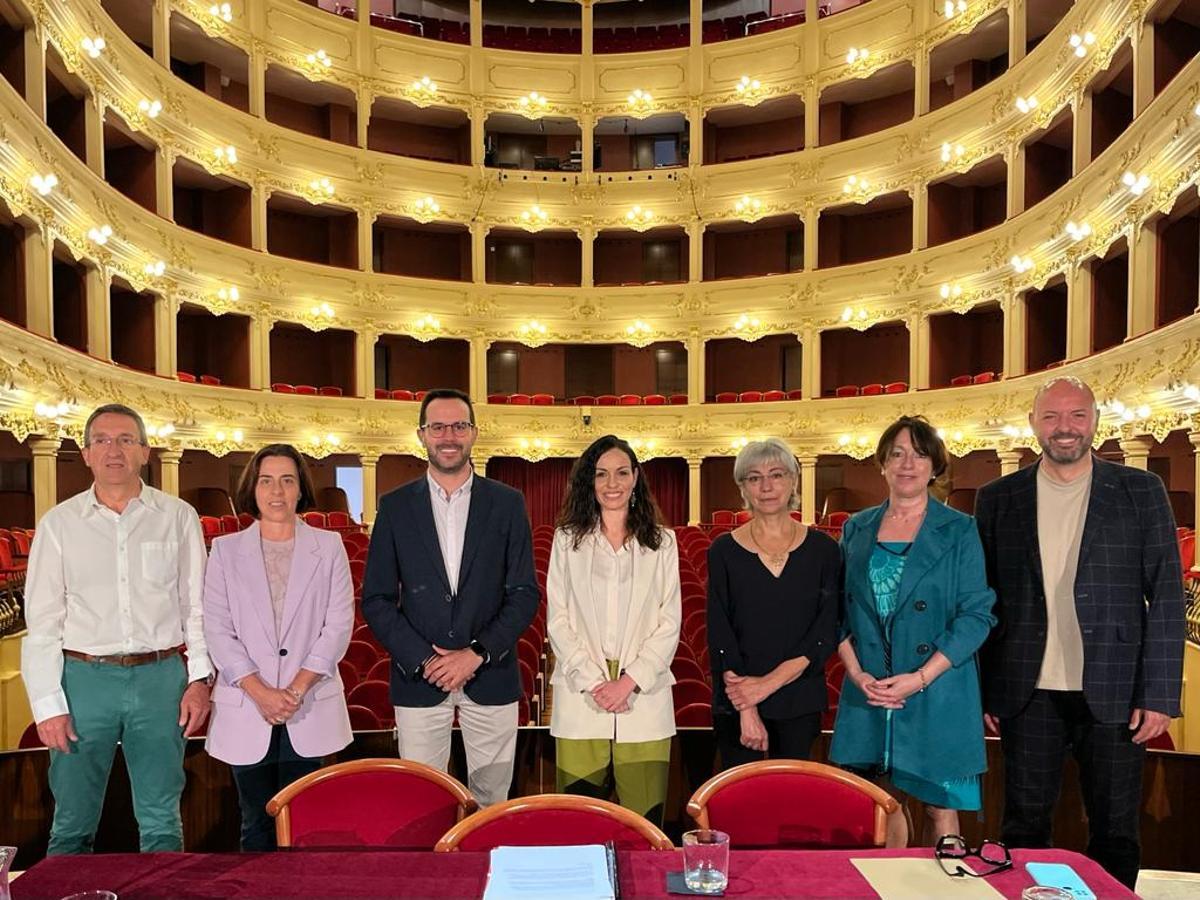 De izquierda a derecha, Basilio Ferrer Florit, Dolores Antonio Florit, Héctor Pons, Nieves Portas, Conxa Juanola, Maria Pons Roselló y Jaume Gomila.