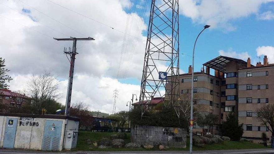 Una de las nueve torretas que se eliminaría con este proyecto. // Rafa Vázquez