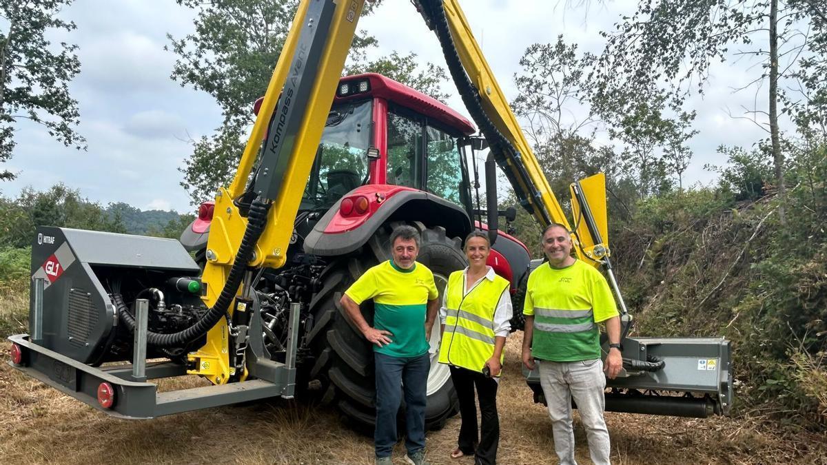 El nuevo tractor de Silleda para desbroces.