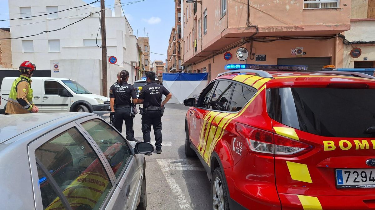 Efectivos de emergencias en el lugar de los hechos.