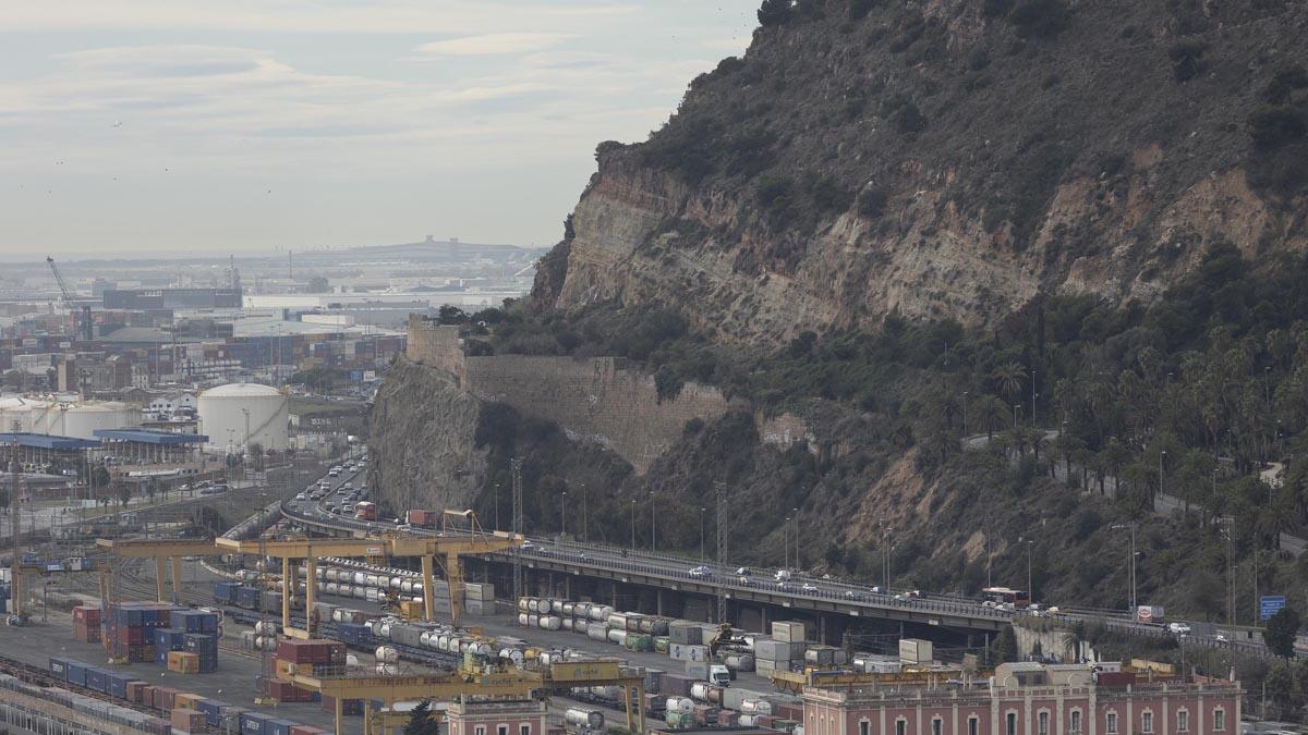 El Morrot, visto desde el Telefèric de Barcelona.