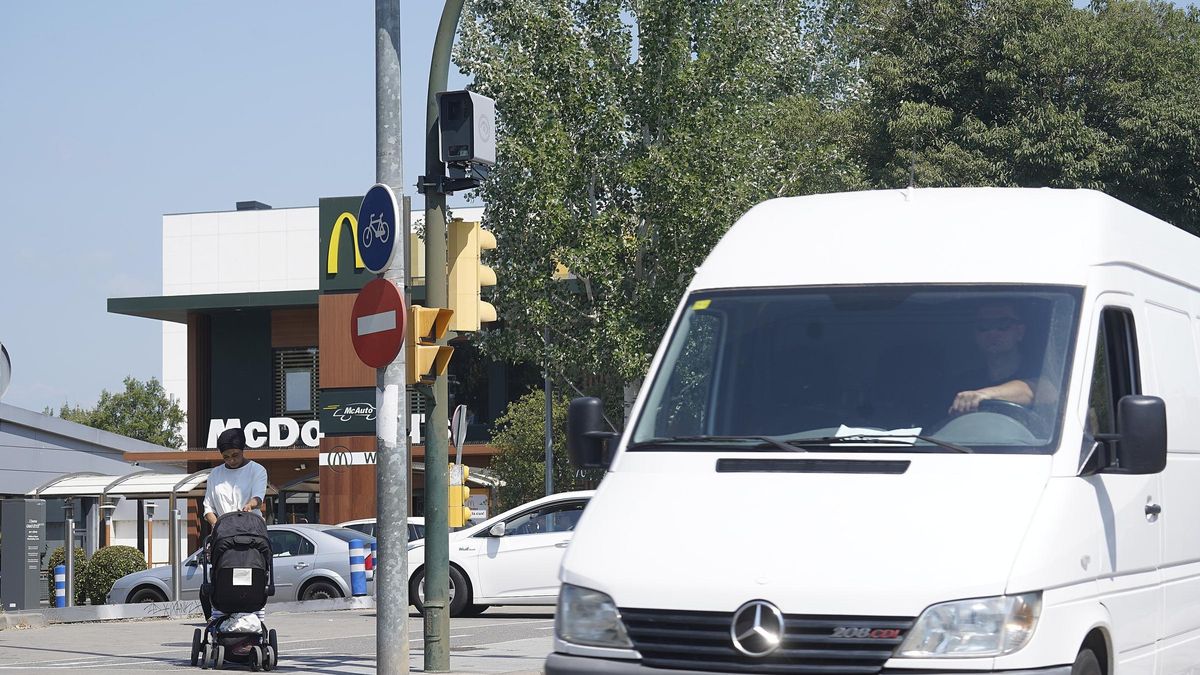 El radar ubicat a l'avinguda Josep Tarradellas.
