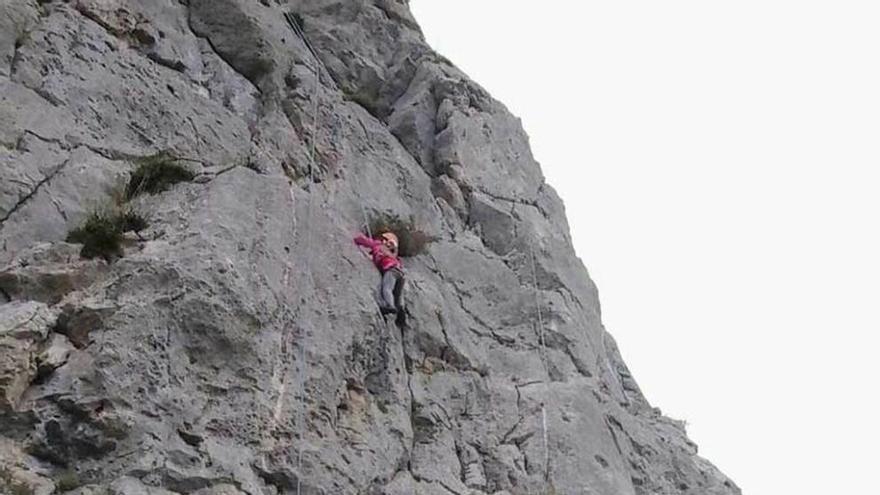 Los participantes en la jornada de escalada.