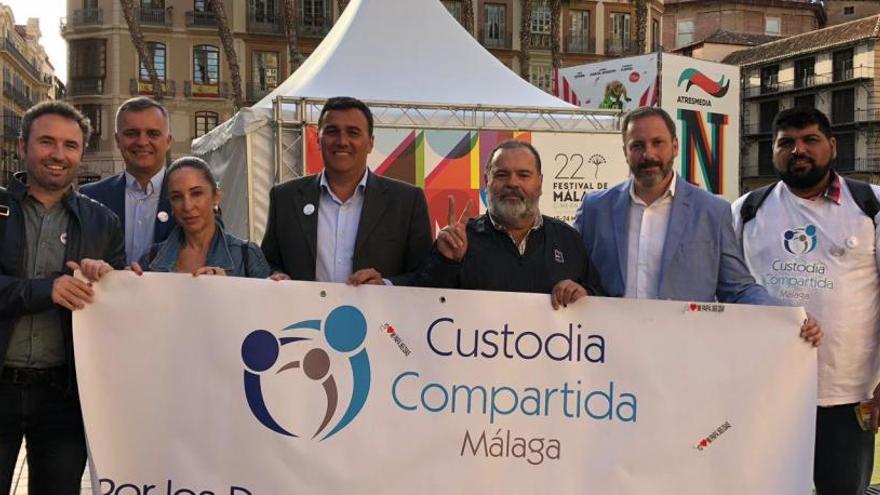 Cs impulsa la protección de los hijos de padres divorciados o separados al proponer duplicados de sus tarjetas.