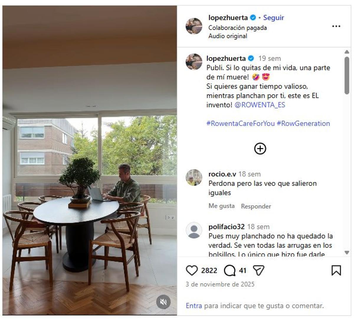 Álvaro Huerta en la mesa del comedor de su piso en Madrid