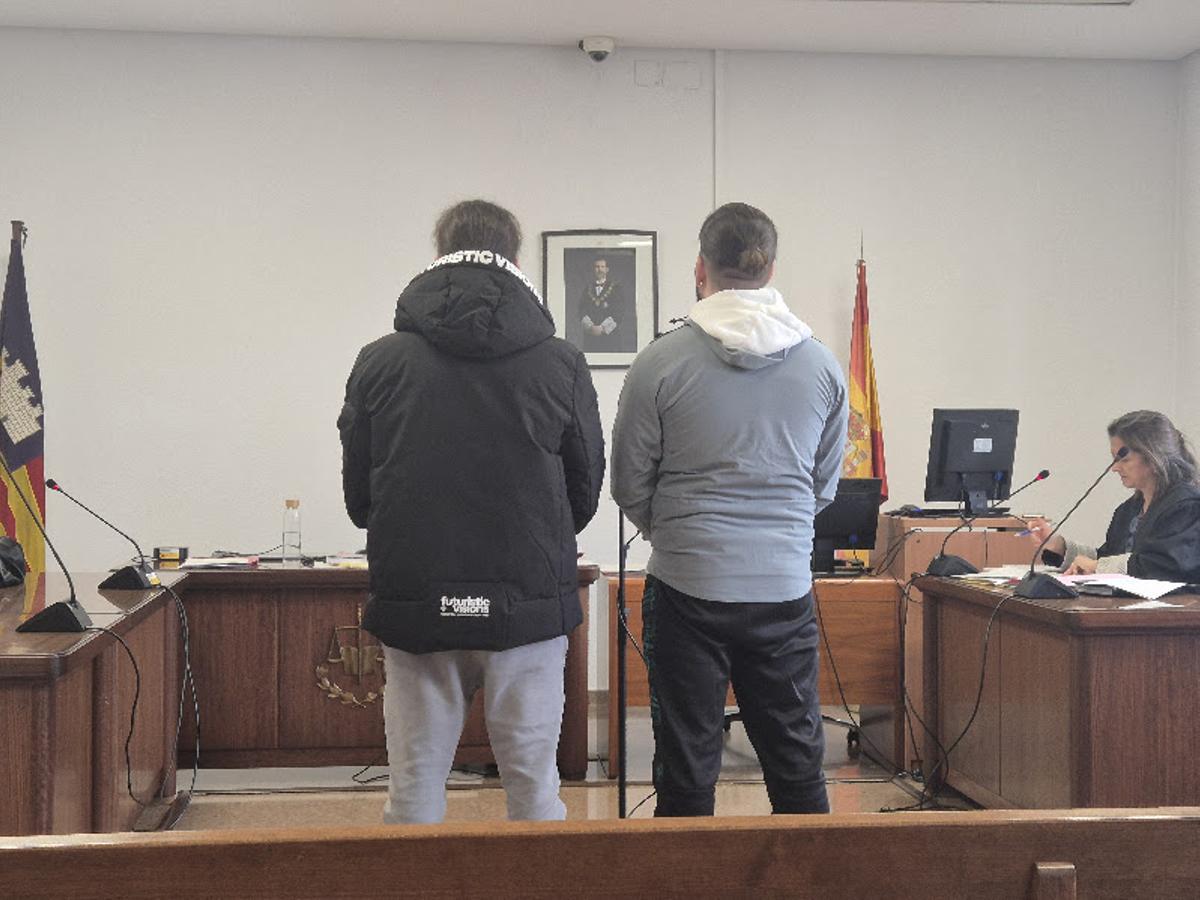 Los Gemelos de Korea, este miércoles, en el banquillo de los acusados del juzgado de Vía Alemania.