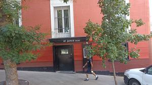 Exterior de la sala Junco, en Alonso Martínez, esta misma mañana. 