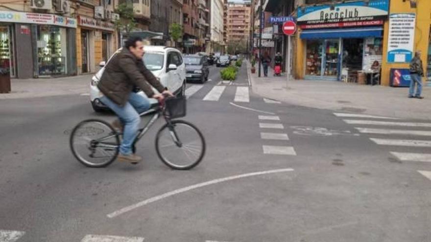 Peligro de los carriles bici por la plaza Séneca