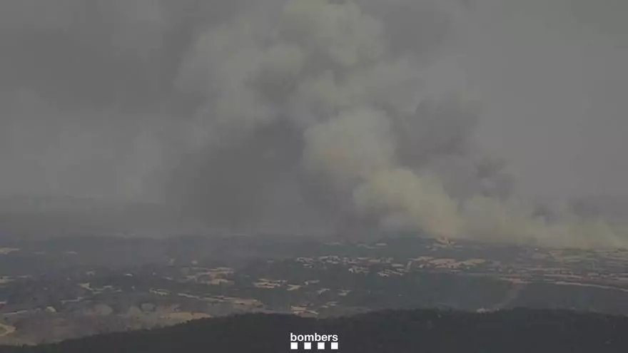 Confinan los municipios de Biosca y Sanaüja, así como los núcleos de Massoteres y Torrefeta i Florejacs, debido a un incendio en la comarca de La Segarra.