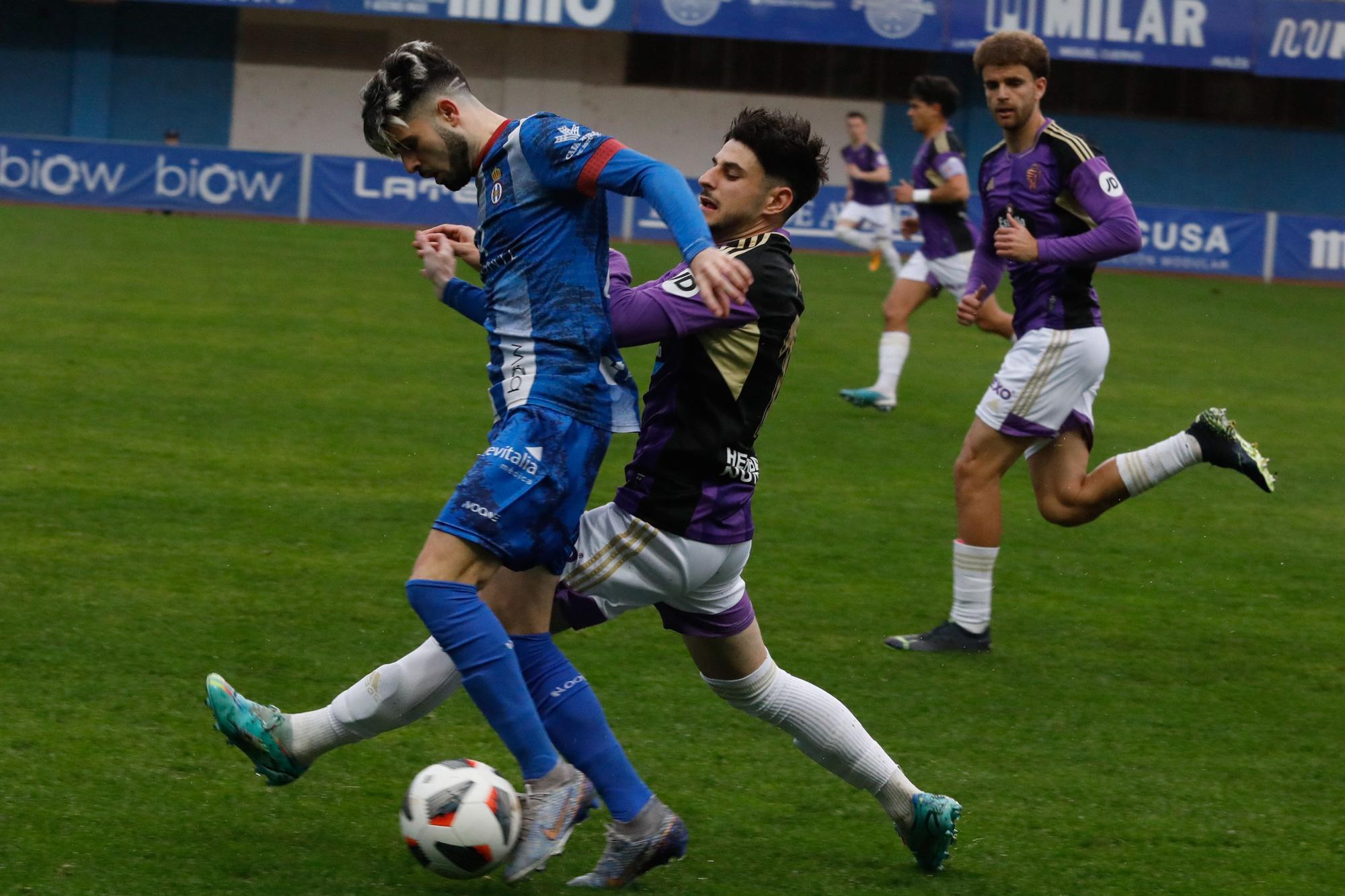 Las imágenes de la victoria (2-0) del Real Avilés antes más de 3.000 espectadores en el Suárez Puerta