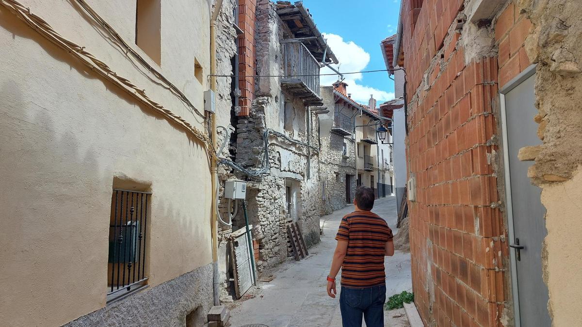 En la imagen, calles de Castellfort, el quinto municipio de la provincia con las viviendas de más antigüedad.