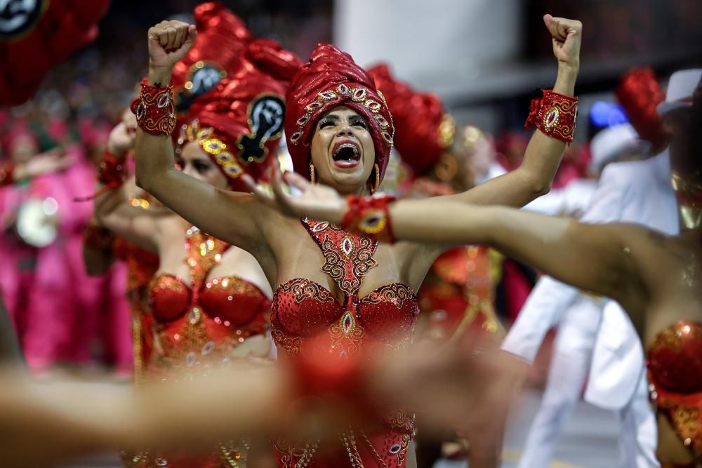 Arranca el Carnaval en Brasil al ritmo de samba.