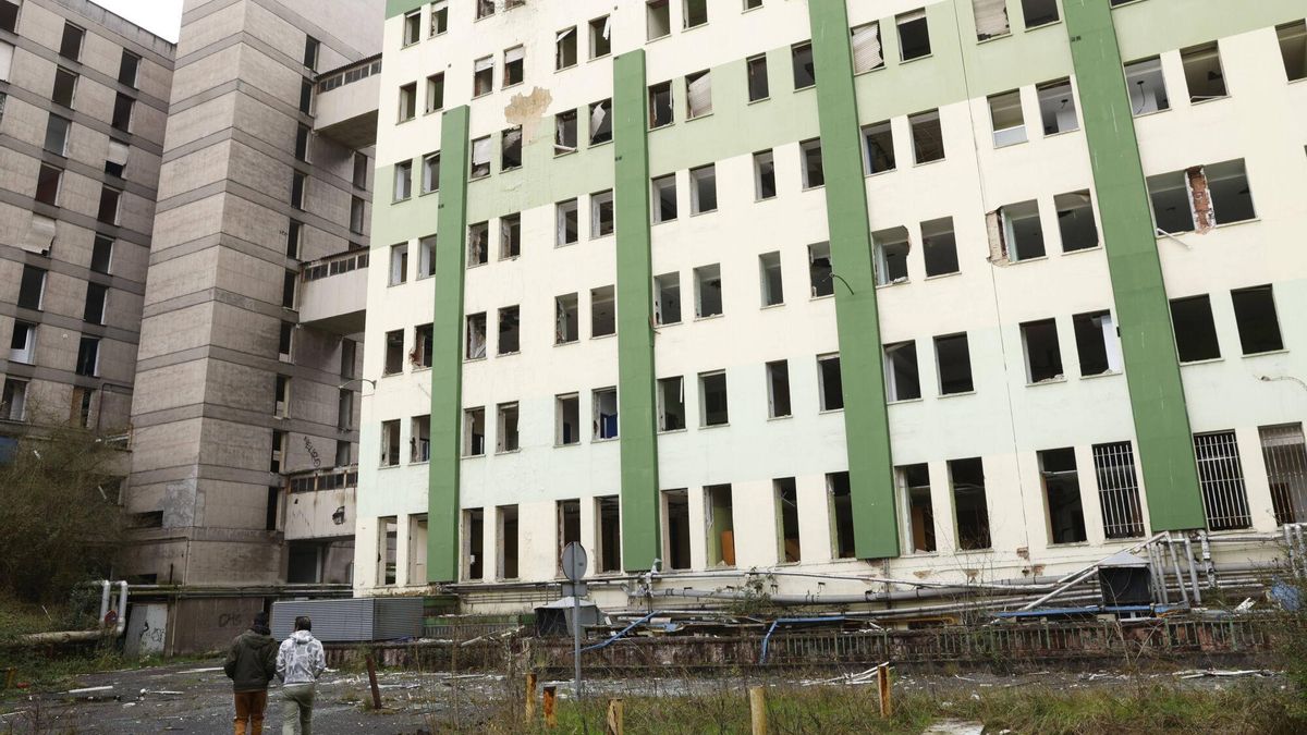 EN IMÁGENES: Viaje al interior del viejo HUCA, desvalijado y vandalizado por su abandono