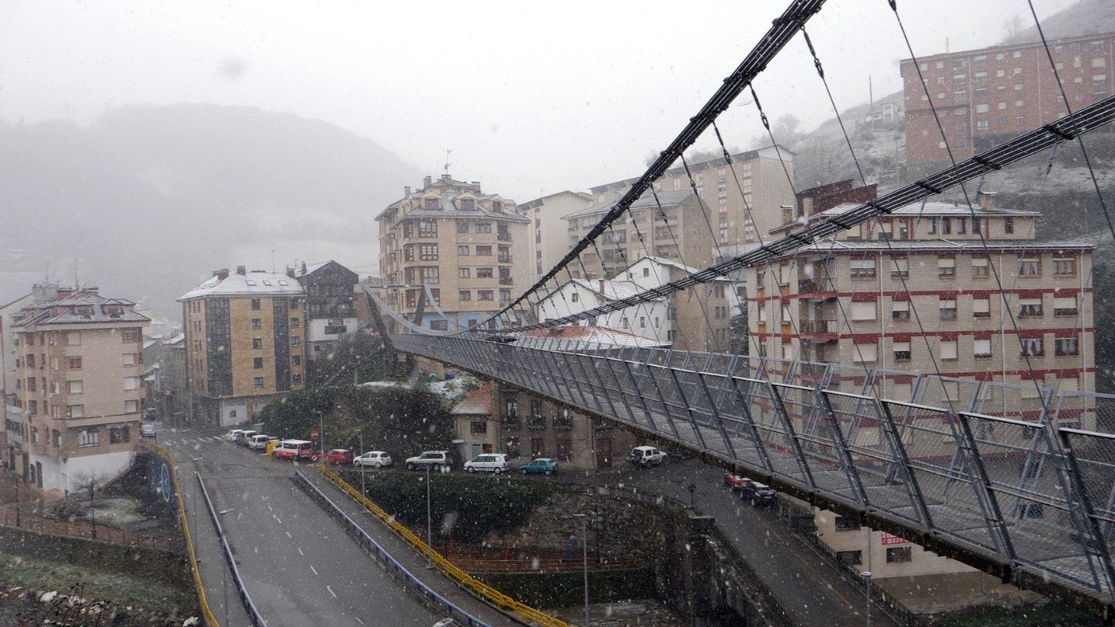 EN IMÁGENES: La borrasca Juliette lleva la nieve casi hasta la costa en Asturias