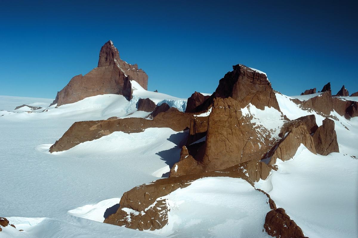 Ulvetanna Peak, Antártida