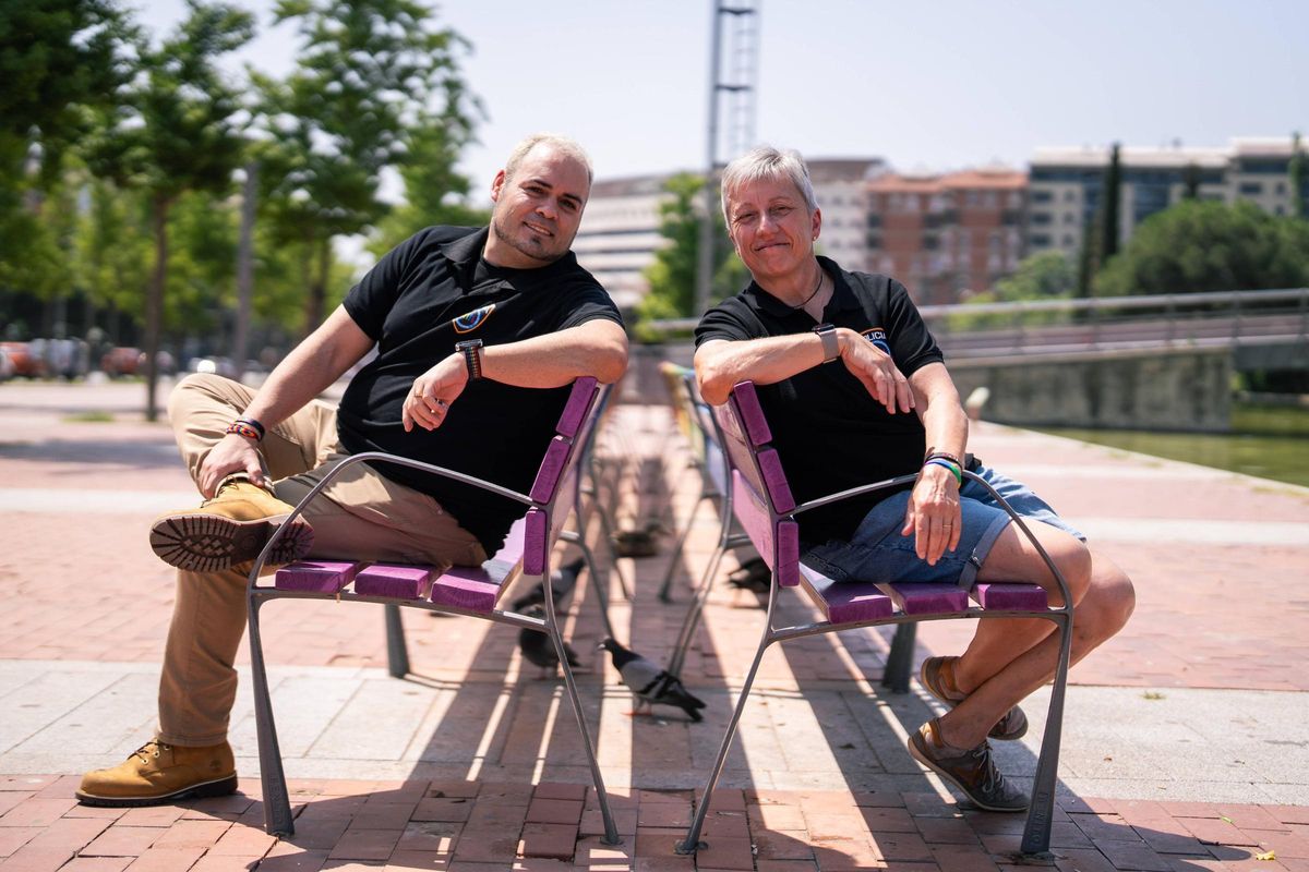 Sergi Olivé e Isabel Tapia, miembros de la asociación Gaylespol para denunciar la LGTBIfóbia que se vive dentro del cuerpo. FOTO de ZOWY VOETEN