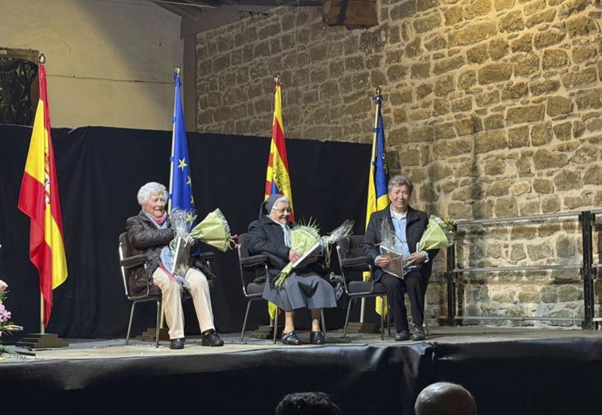 Ramos para tres hermanas en el homenaje en el Senpa.