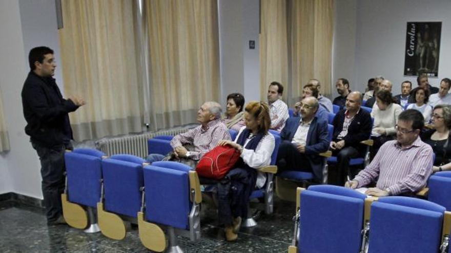 Una de las asambleas del profesorado asociado.