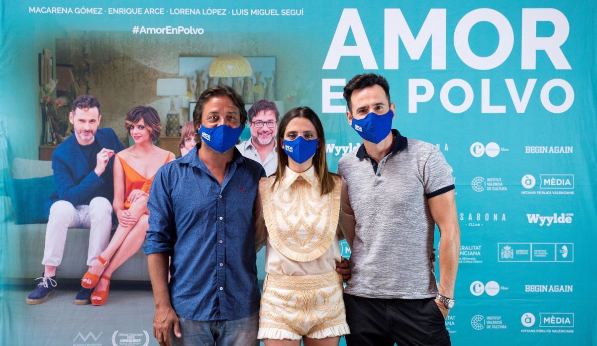 Los protagonistas de la película posan en la presentación.