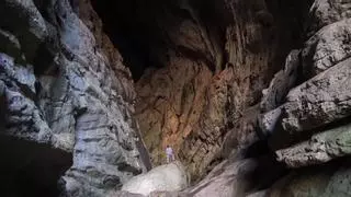 Esta es la cueva de Málaga que tiene más de 25 lagos en su interior: mide 10 kilómetros y tiene 14.000 años de historia