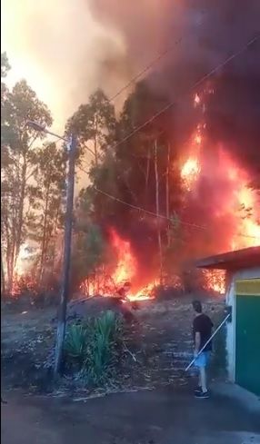 Ponteareas lucha contra el fuego