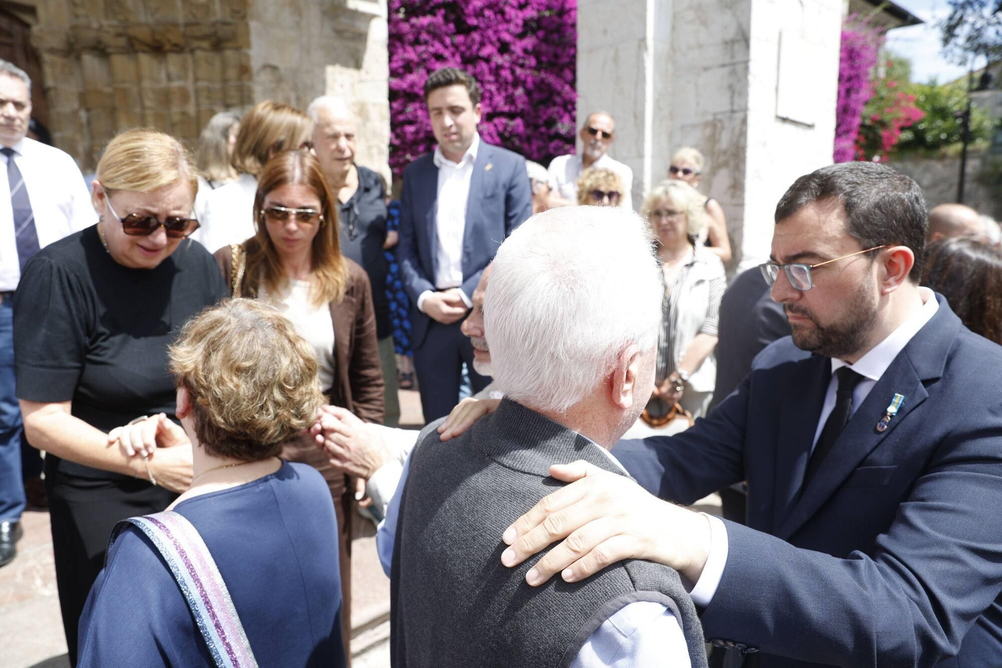 Las imágenes del funeral de Antonio Trevín en la basílica de Llanes.