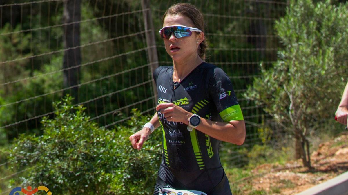 Triatlón Guillem Tomeu Vadell y Emma Parra ganan el Total Tri