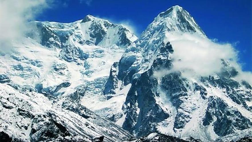 El imponente macizo del Kangchenjunga con la tercera cumbre del planeta.