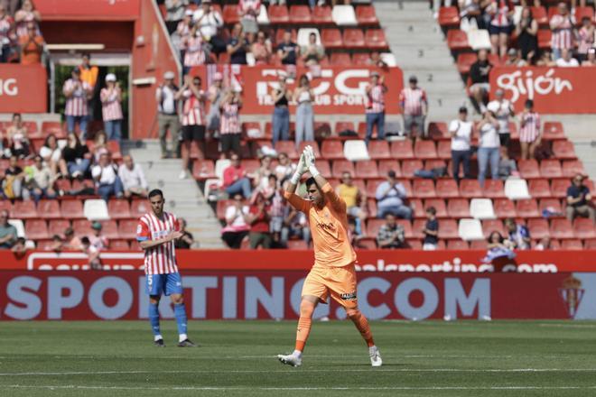 EN IMÁGENES: El Sporting despide la temporada con una bochornosa goleada en El Molinón