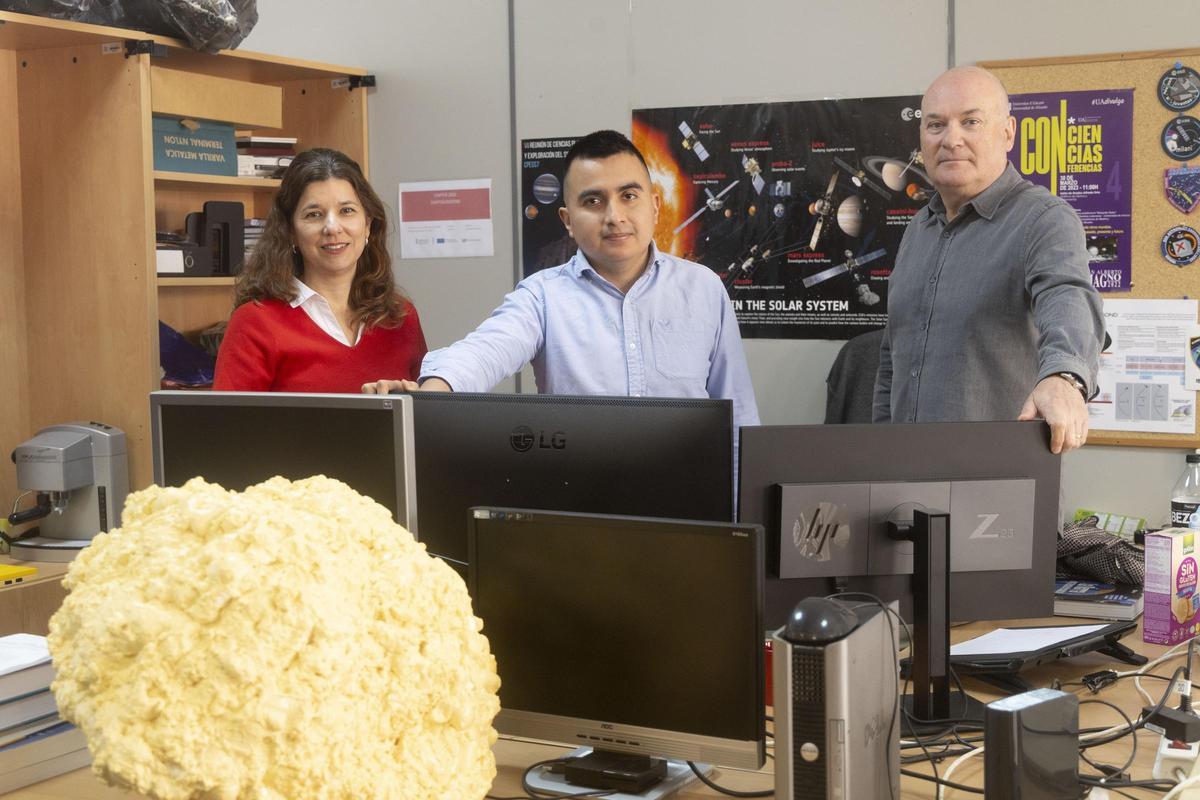 El autor de la investigación entre los directores de la tesis doctoral sobre la búsqueda de planetas perdidos