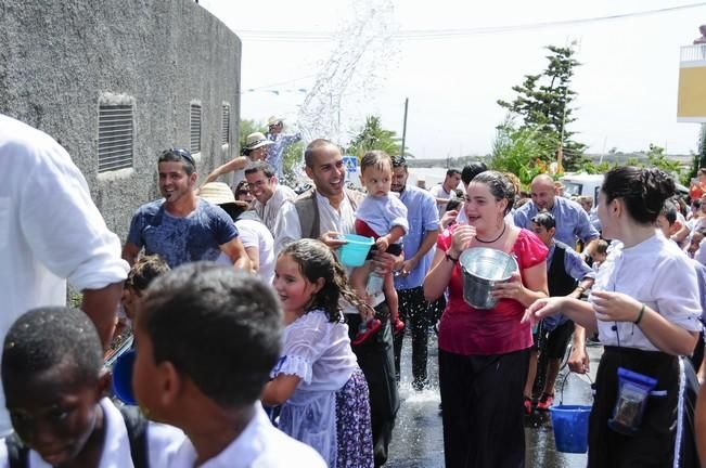 Traida Infantil del Agua de Lomo Magullo 2016