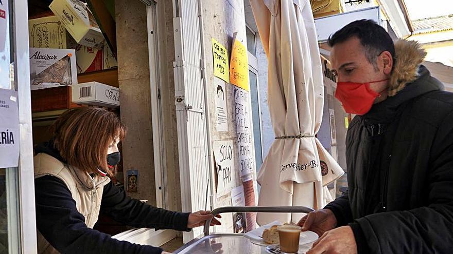 Servicio de terraza ante el cierre del interior de la hostelería. | Ical