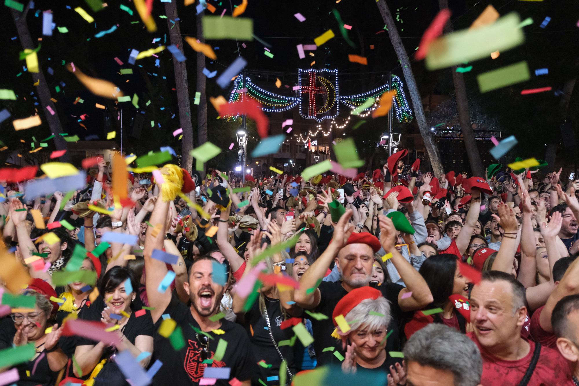 El pasodoble de la euforia abre las fiestas de Petrer