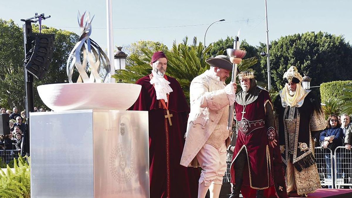 Imagen de archivo: Encendido del pebetero conmemorativo del Murcia 1200.