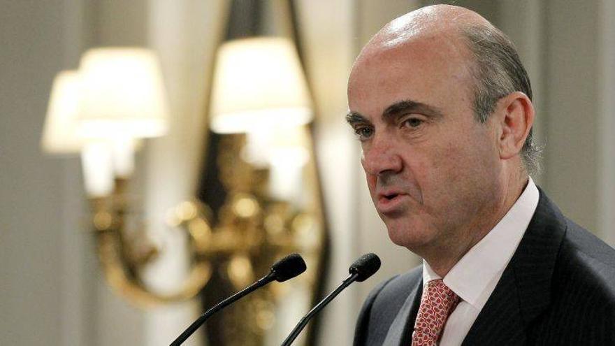 Guindos ratifica que el Gobierno revisará al alza las perspectivas de paro y crecimiento económico