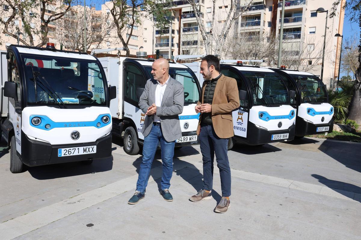 Galería: el Ayuntamiento de Ibiza presenta nueva maquinaria de limpieza viaria