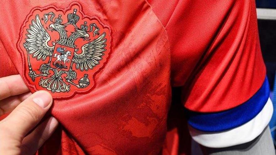 Rusia rechaza la camiseta diseñada por Adidas por reproducir la bandera serbia