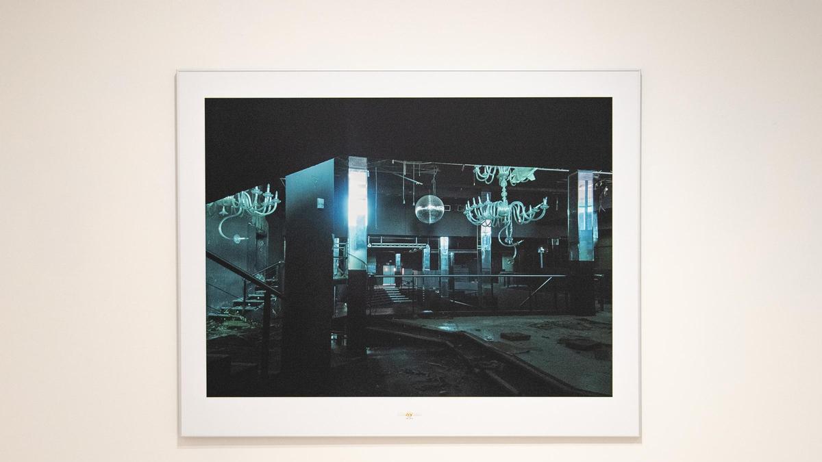 Fotografía de una de las salas de fiesta abandonadas