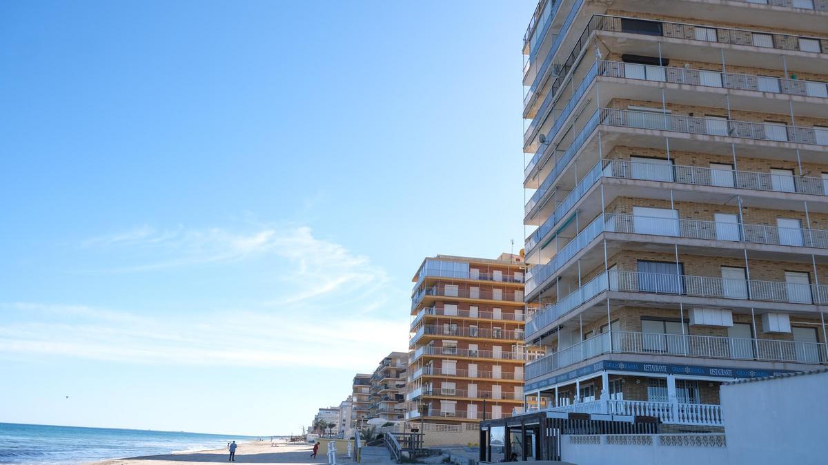 Los bloques de Arenales del Sol situados en primera línea, en una imagen de archivo.