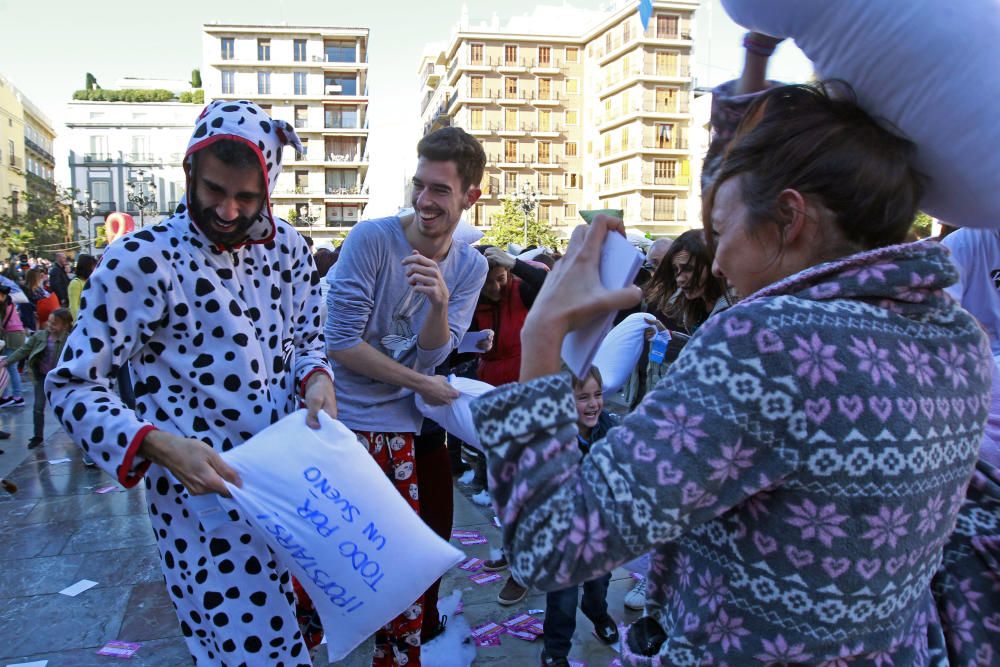 Guerra de almohadas en Valencia