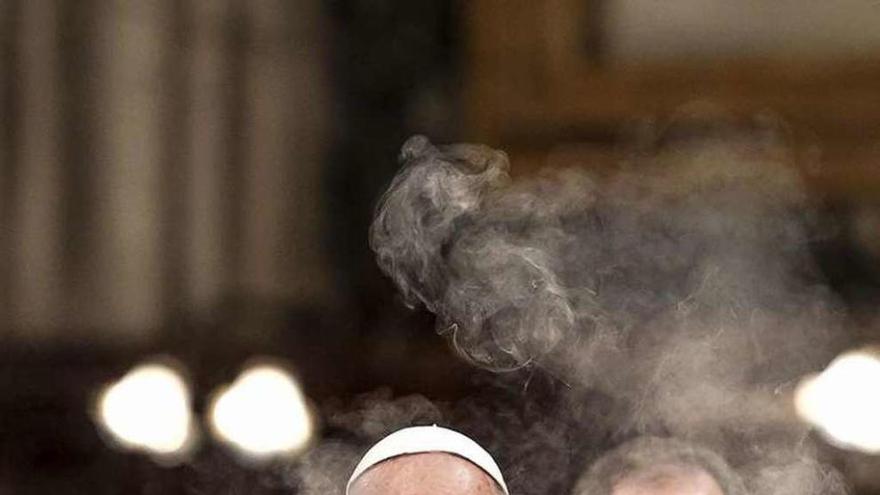 El Papa, ayer en la celebración en Santa María la Mayor. // Efe