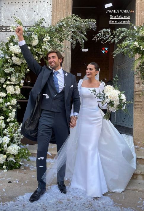 BODA MARTA LOZANO VESTIDO DE NOVIA: Así ha sido la boda de la influencer Marta  Lozano en Jávea: vestido con escote cuadrado, velo infinito y de manga larga