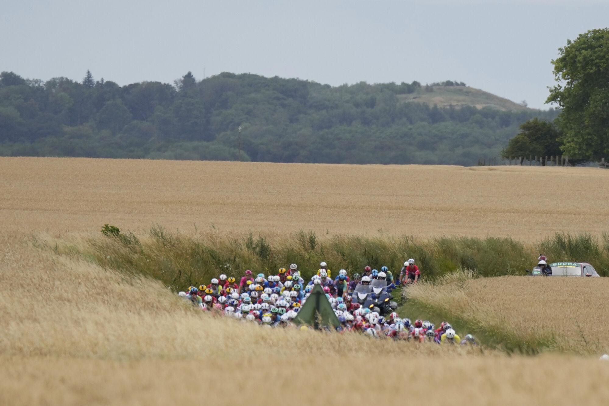 The pack rides during the first stage of the Tour de France cycling race over 184.9 kilometers (114.9 miles) with start and finish in Lille, France, Saturday, July 5, 2025. (AP Photo/Mosa'ab Elshamy). EDITORIAL USE ONLY/ONLY ITALY AND SPAIN