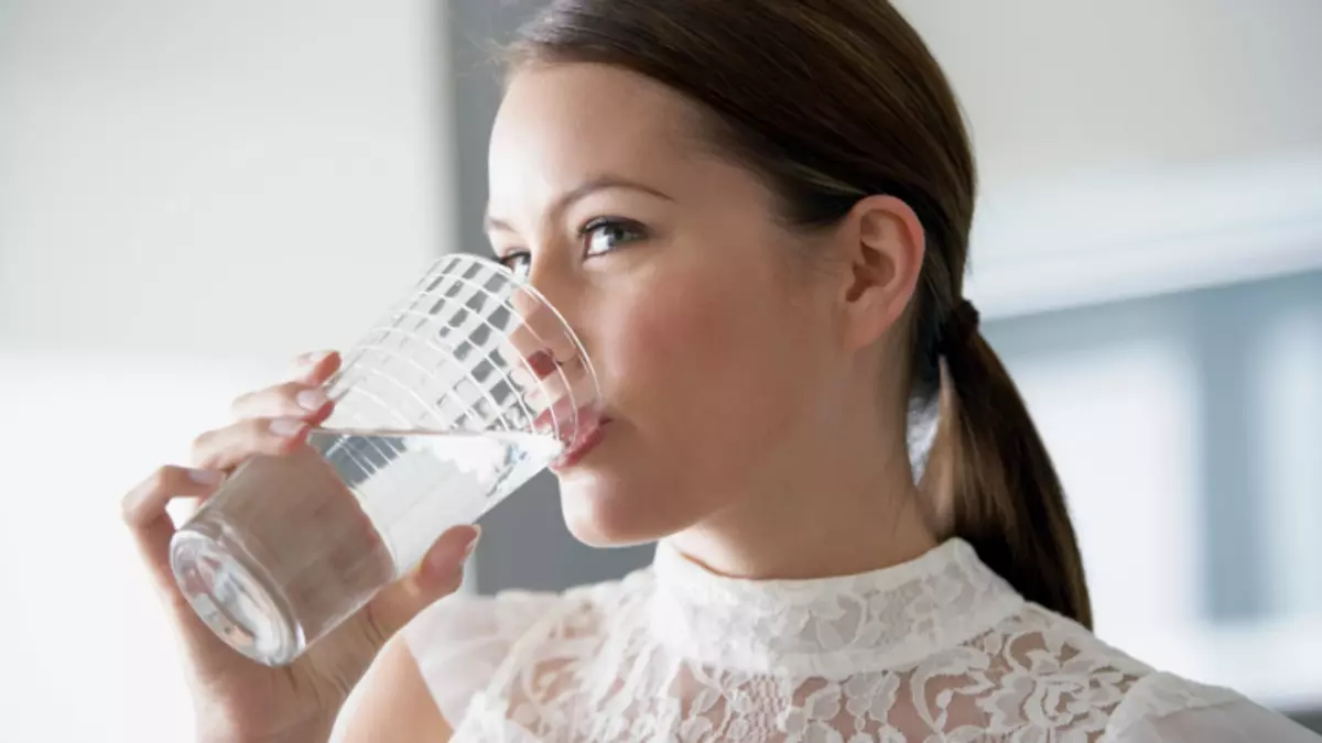 Hay dos bebidas que son tan saludables como el agua, según han descubierto investigadores de Harvard.