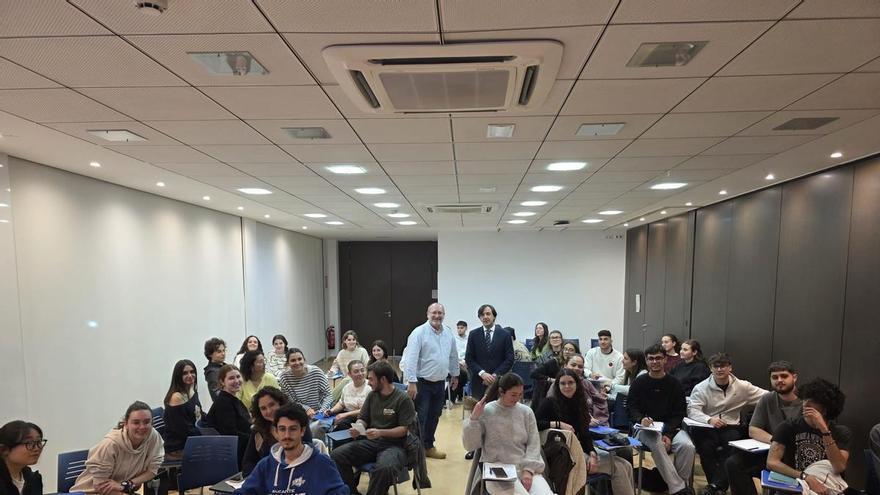 El Puerto de Alicante enseña a responder ante la contaminación ambiental