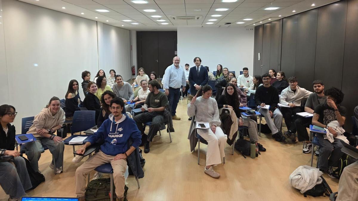 El Puerto de Alicante enseña a responder ante la contaminación ambiental