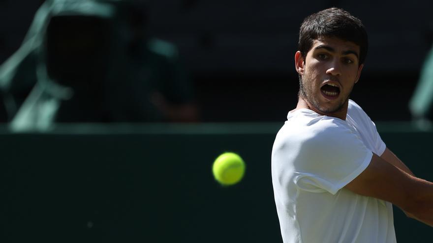 Un efectivo Alcaraz alcanza la tercera ronda en Wimbledon