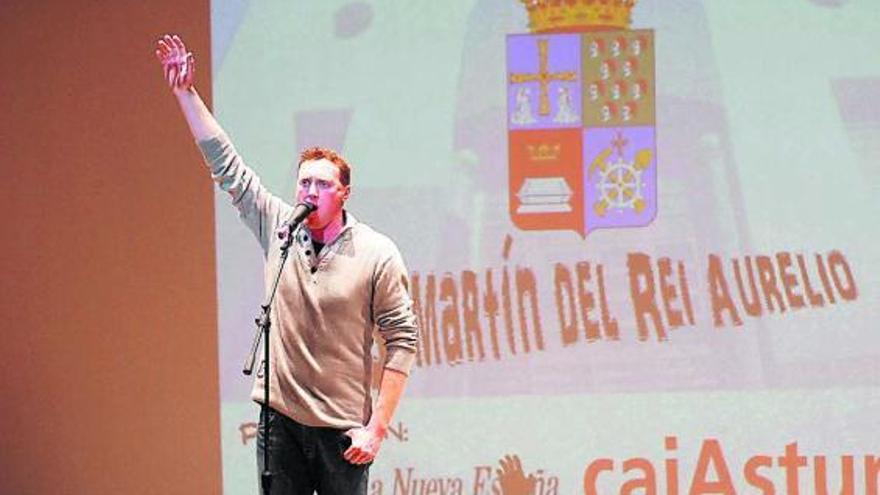 El cantante Isaac Sierra, el viernes, durante su actuación en el Concurso de tonada de San Martín.