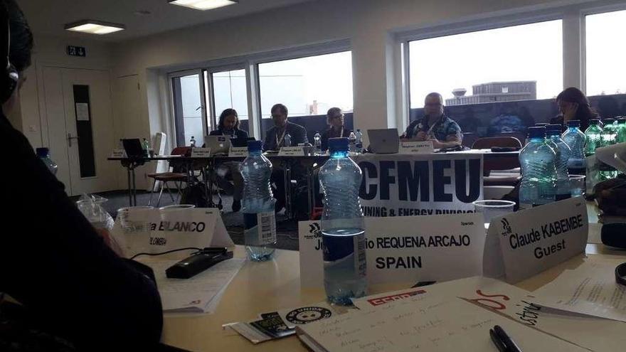 Un momento de la reunión de IndustriAll Global Union de Glencore, ayer, en Zúrich.